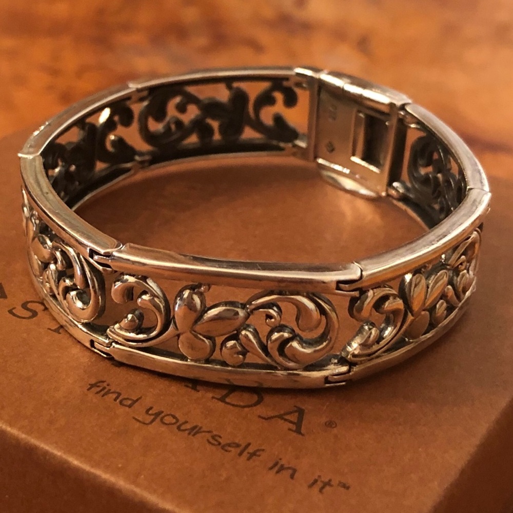 Silpada Filigree Sterling Silver Scroll Hinged Bracelet - Picture 3 of 16